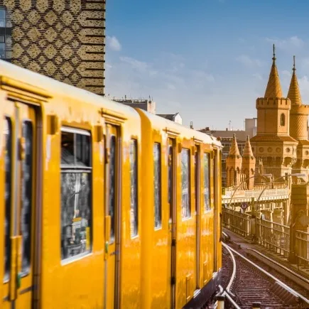 Panoramic,View,Of,Berliner,U Bahn,With,Oberbaum,Bridge,In,The